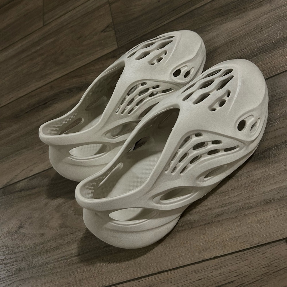 Yeezy foam runner